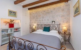 Booba Rooms